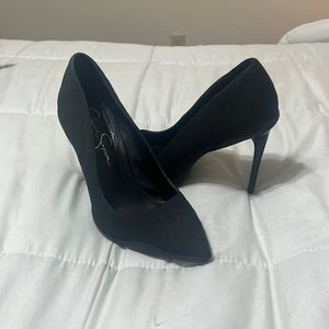 Jessica Simpson Black stiletto pump alligator fabric pattern